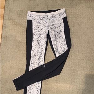 Lululemon black legging with front print
